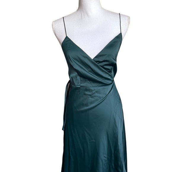 Showpo. Mine Would Be You Emerald Satin Dress Size 4 NWT - Picture 7 of 17